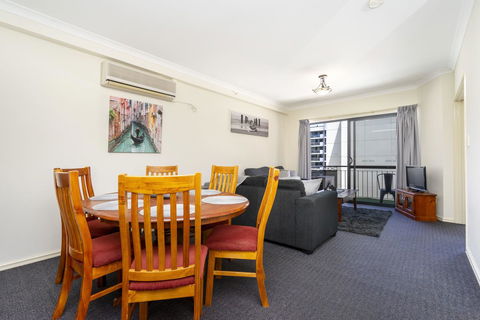 Oversized Eastend Sleeps 6 Free PARKING+POOL WIFI - Accommodation in Surfers Paradise 5