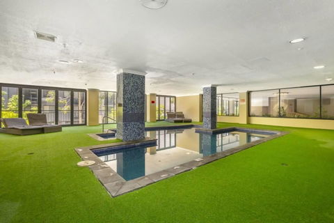 Oversized Eastend Sleeps 6 Free PARKING+POOL WIFI - Accommodation in Surfers Paradise 29