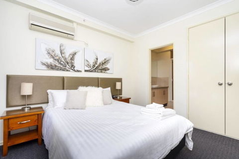 Oversized Eastend Sleeps 6 Free PARKING+POOL WIFI - Accommodation in Surfers Paradise 34