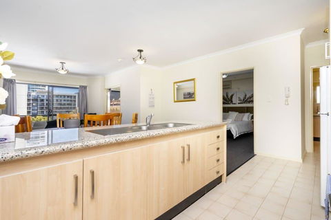 Oversized Eastend Sleeps 6 Free PARKING+POOL WIFI - Accommodation in Surfers Paradise 39