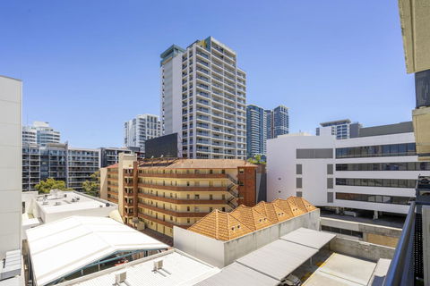 Oversized Eastend Sleeps 6 Free PARKING+POOL WIFI - Accommodation in Surfers Paradise 23