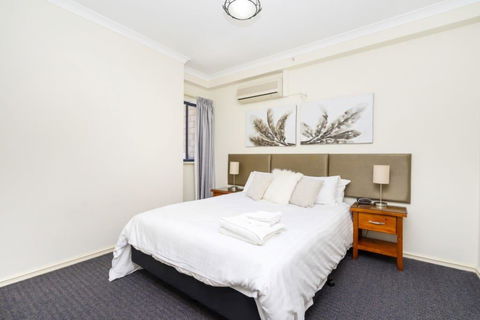 Oversized Eastend Sleeps 6 Free PARKING+POOL WIFI - Accommodation in Surfers Paradise 41
