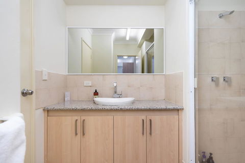 Oversized Eastend Sleeps 6 Free PARKING+POOL WIFI - Accommodation in Surfers Paradise 26