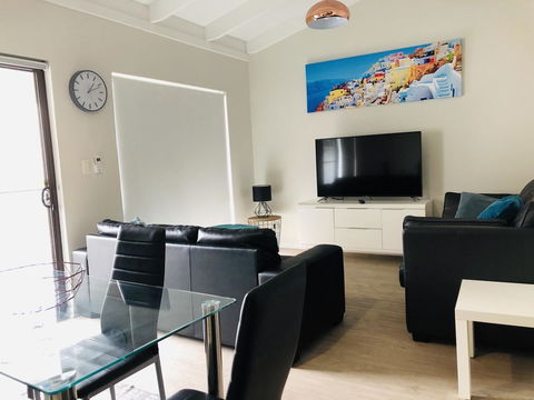 West Beach Lagoon 218 - Outstanding Value! - Accommodation in Surfers Paradise 1