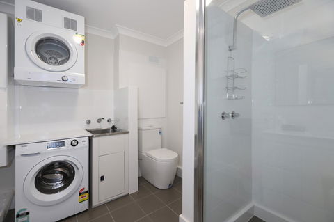 West Beach Lagoon 218 - Outstanding Value! - Accommodation in Surfers Paradise 10