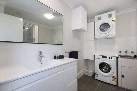 West Beach Lagoon 218 - Outstanding Value! - Accommodation in Surfers Paradise 11