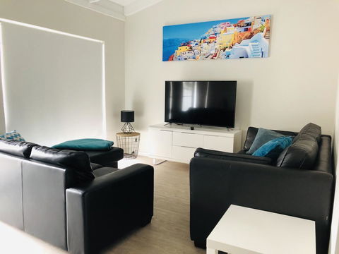 West Beach Lagoon 218 - Outstanding Value! - Accommodation in Surfers Paradise 2