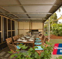 Midgard Cottage - Great location  close to airport - Accommodation in Surfers Paradise