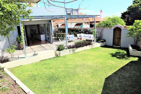 Fremantle Heritage Home For You To Enjoy! - Accommodation in Surfers Paradise 13