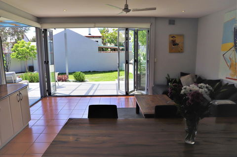 Fremantle Heritage Home For You To Enjoy! - Accommodation in Surfers Paradise 11