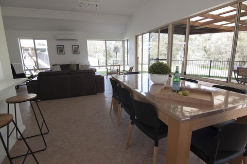 Stableford Cottage Holiday Home Dunsborough - Accommodation in Surfers Paradise 12