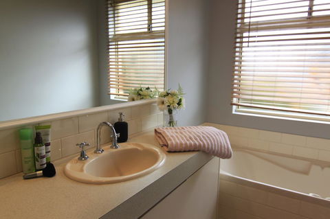 Stableford Cottage Holiday Home Dunsborough - Accommodation in Surfers Paradise 34