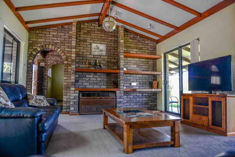 Geraldton Holliday Villas - Accommodation in Surfers Paradise 2