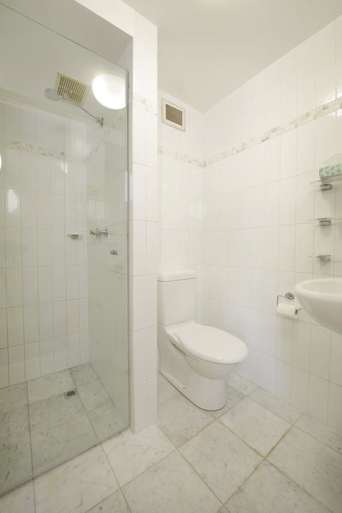 Sullivans Hotel - Accommodation in Surfers Paradise 9