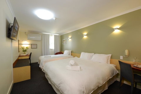 Sullivans Hotel - Accommodation in Surfers Paradise 12