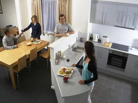 Leeuwin Apartments - Accommodation in Surfers Paradise 9