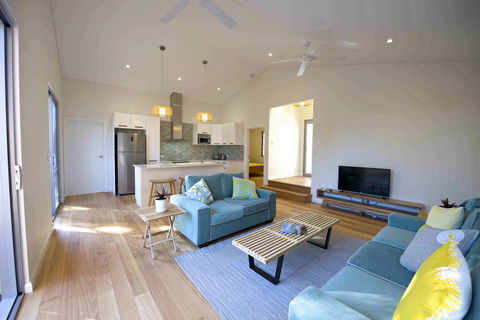 Sunny Blinco Street House - Accommodation in Surfers Paradise 2