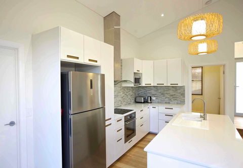 Sunny Blinco Street House - Accommodation in Surfers Paradise 5