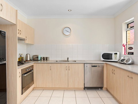 Cooper Street - Accommodation in Surfers Paradise 26
