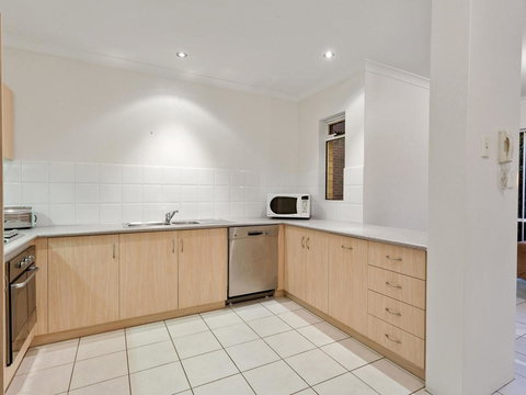 Cooper Street - Accommodation in Surfers Paradise 24