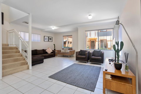 Cooper Street - Accommodation in Surfers Paradise 3