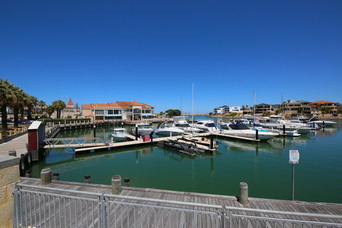 Studio Style Mindarie Marina - Accommodation in Surfers Paradise 10