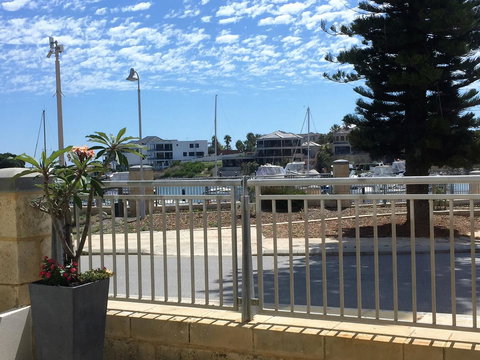 Studio Style Mindarie Marina - Accommodation in Surfers Paradise 1
