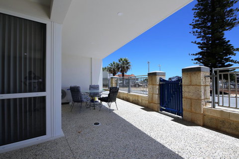 Studio Style Mindarie Marina - Accommodation in Surfers Paradise 12