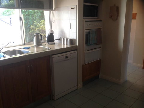 Waterside Canal Dreams - Accommodation in Surfers Paradise 35