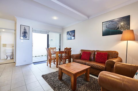 Fremantle Townhouse Unit 6 - Accommodation in Surfers Paradise 1