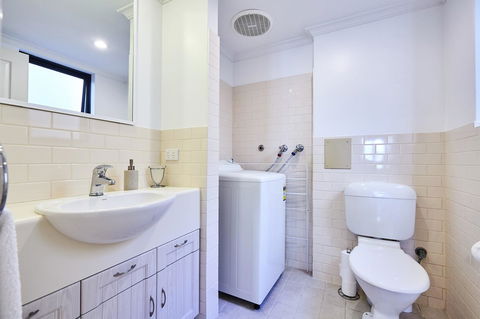 Fremantle Townhouse Unit 6 - Accommodation in Surfers Paradise 3