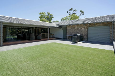 Marcus Villa Booragoon - Accommodation in Surfers Paradise 9