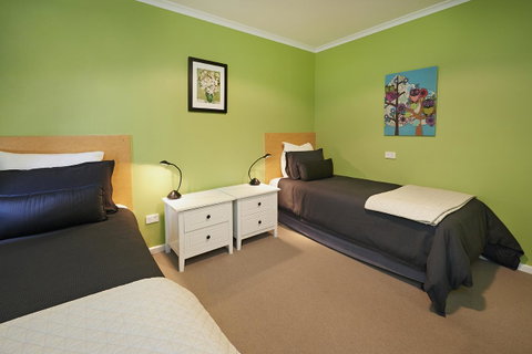 Albany Harbourside Apartments And Houses - Accommodation in Surfers Paradise 2