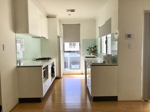 Gerring Court With Free 1 Car Bay Parking - Accommodation in Surfers Paradise 10
