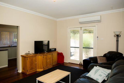 Yvonnes Rest Holiday Home - Accommodation in Surfers Paradise 6