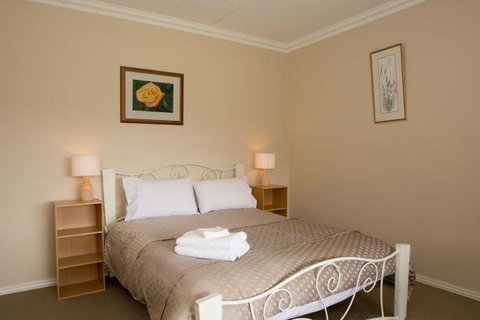 Yvonnes Rest Holiday Home - Accommodation in Surfers Paradise 5