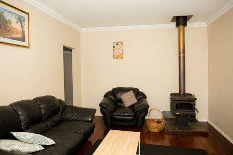 Yvonnes Rest Holiday Home - Accommodation in Surfers Paradise 7