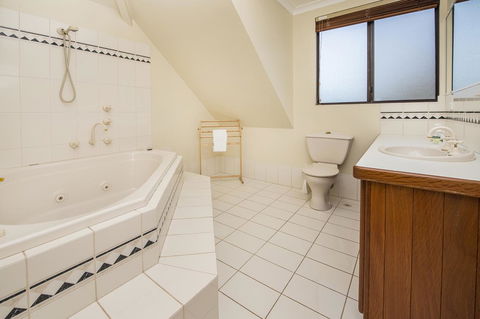 A Hidden Bush Delight - Accommodation in Surfers Paradise 26