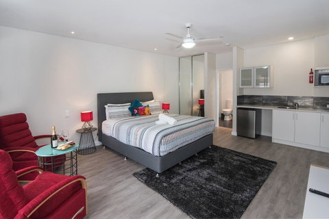 Churchill Studios - Accommodation in Surfers Paradise 3