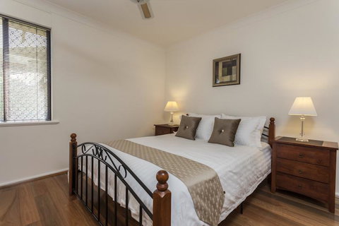 Attadale Excutive Villa - Accommodation in Surfers Paradise 5