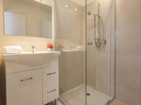 Attadale Excutive Villa - Accommodation in Surfers Paradise 12