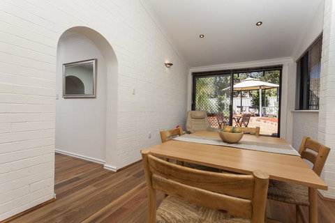 Attadale Excutive Villa - Accommodation in Surfers Paradise 9