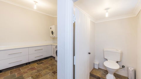 Leisurely Manor - Spacious Three Bedroom Home In Fremantle - Accommodation in Surfers Paradise 12