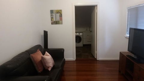 Leisurely Manor - Spacious Three Bedroom Home In Fremantle - Accommodation in Surfers Paradise 11