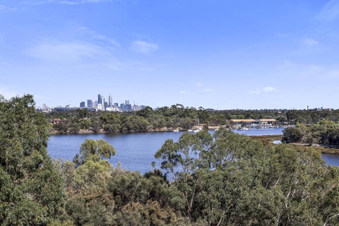 508 Stupendous Sunsets & Views Pool Gym Parking - Accommodation in Surfers Paradise 32