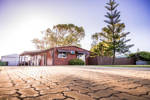 The Bothy Lancelin Family Retreat - Accommodation in Surfers Paradise 0