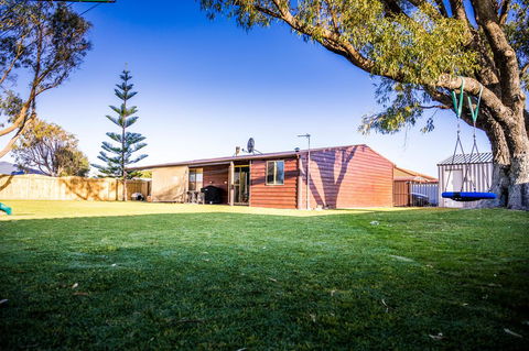 The Bothy Lancelin Family Retreat - Accommodation in Surfers Paradise 1