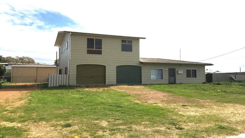 Don\'t Worry Be Happy - Accommodation in Surfers Paradise 0