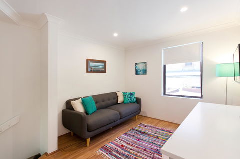 Monument Hill Townhouse - Fremantle - Accommodation in Surfers Paradise 9