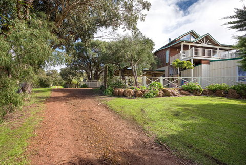 Surfside Ocean Beach Denmark Holiday Accommodation - Accommodation in Surfers Paradise 24